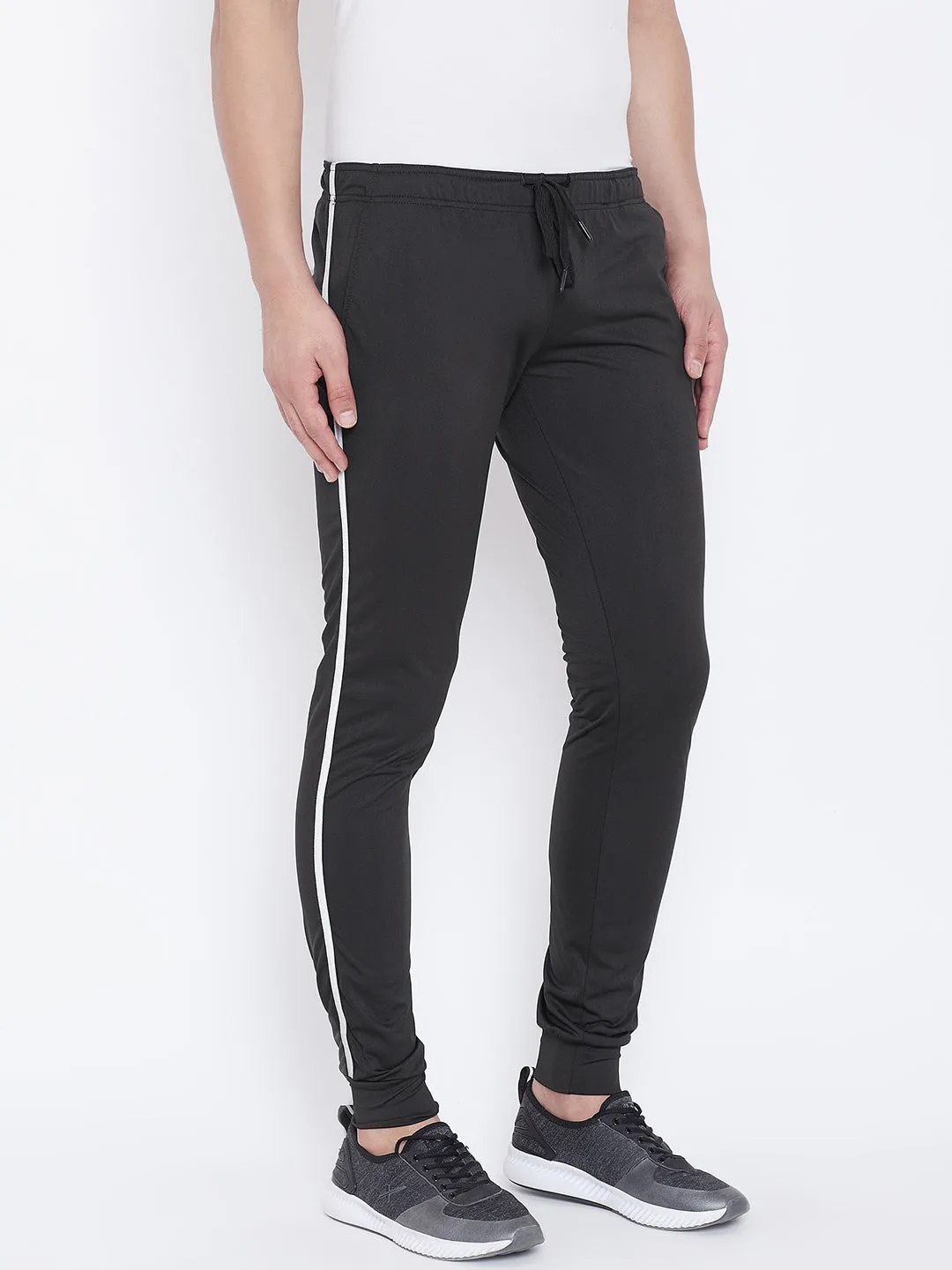 JUMP USA Men Black Solid Active Wear Joggers