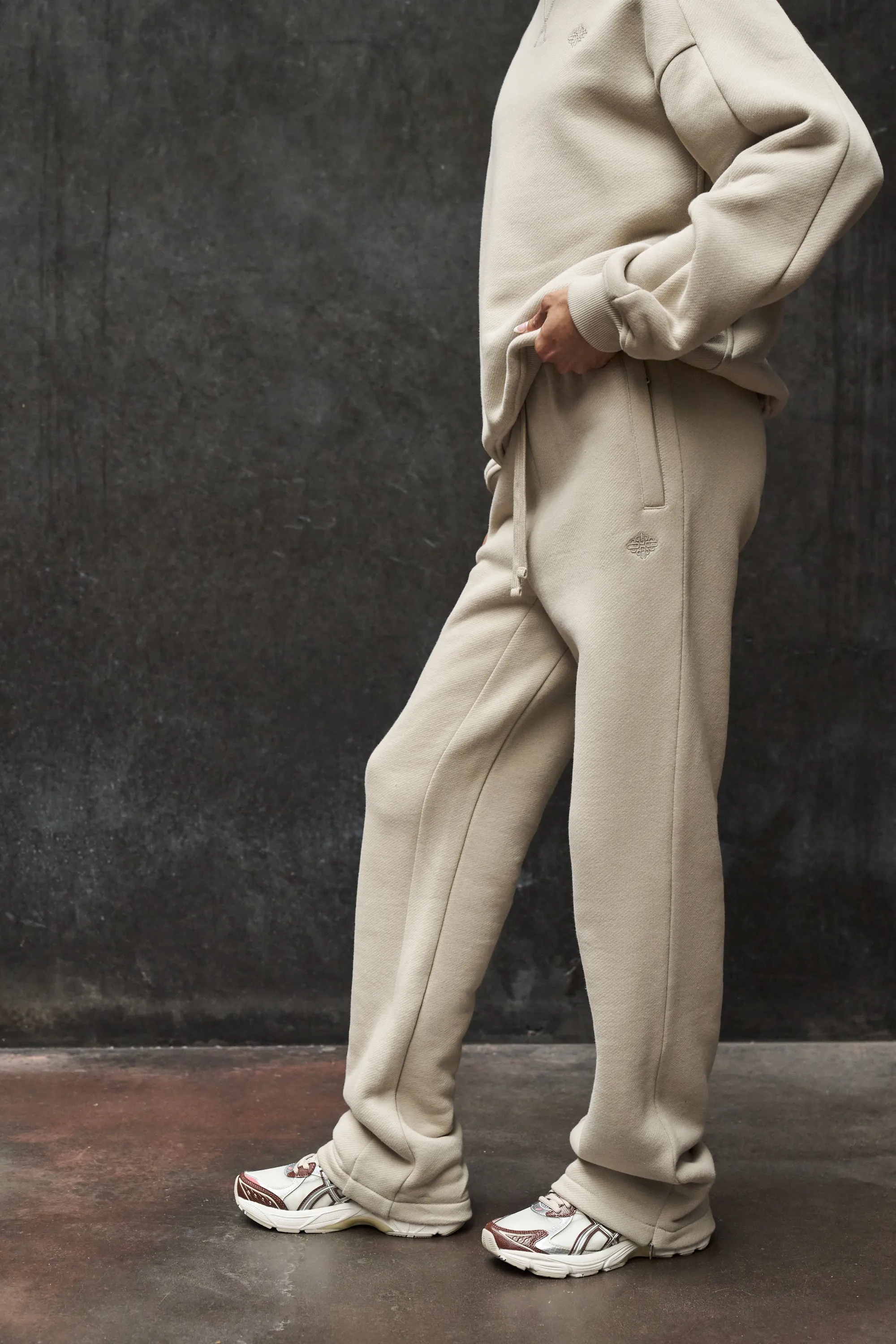 LAUNDERED CLASSICS STRAIGHT LEG JOGGERS - BEIGE