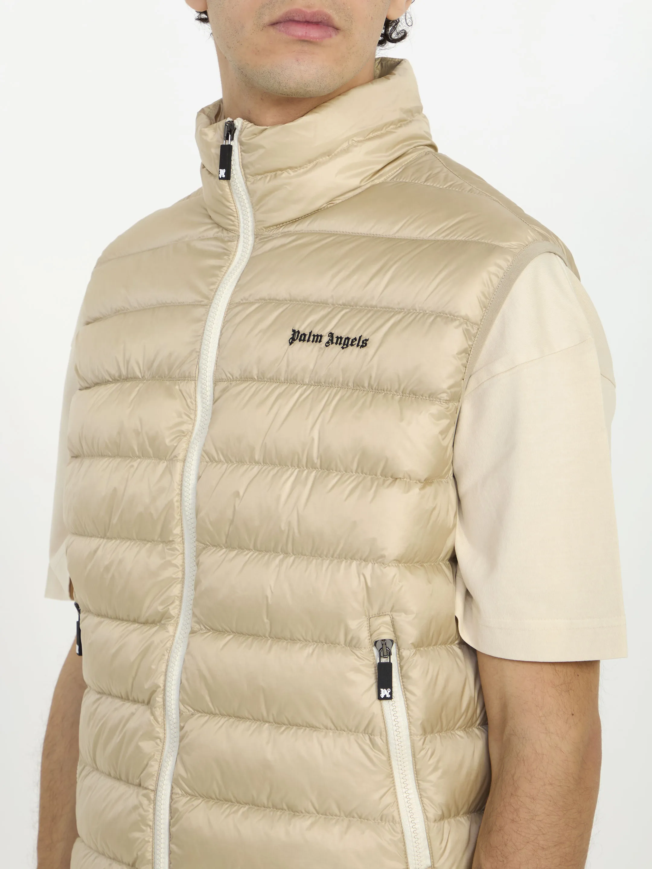 Padded vest with logo