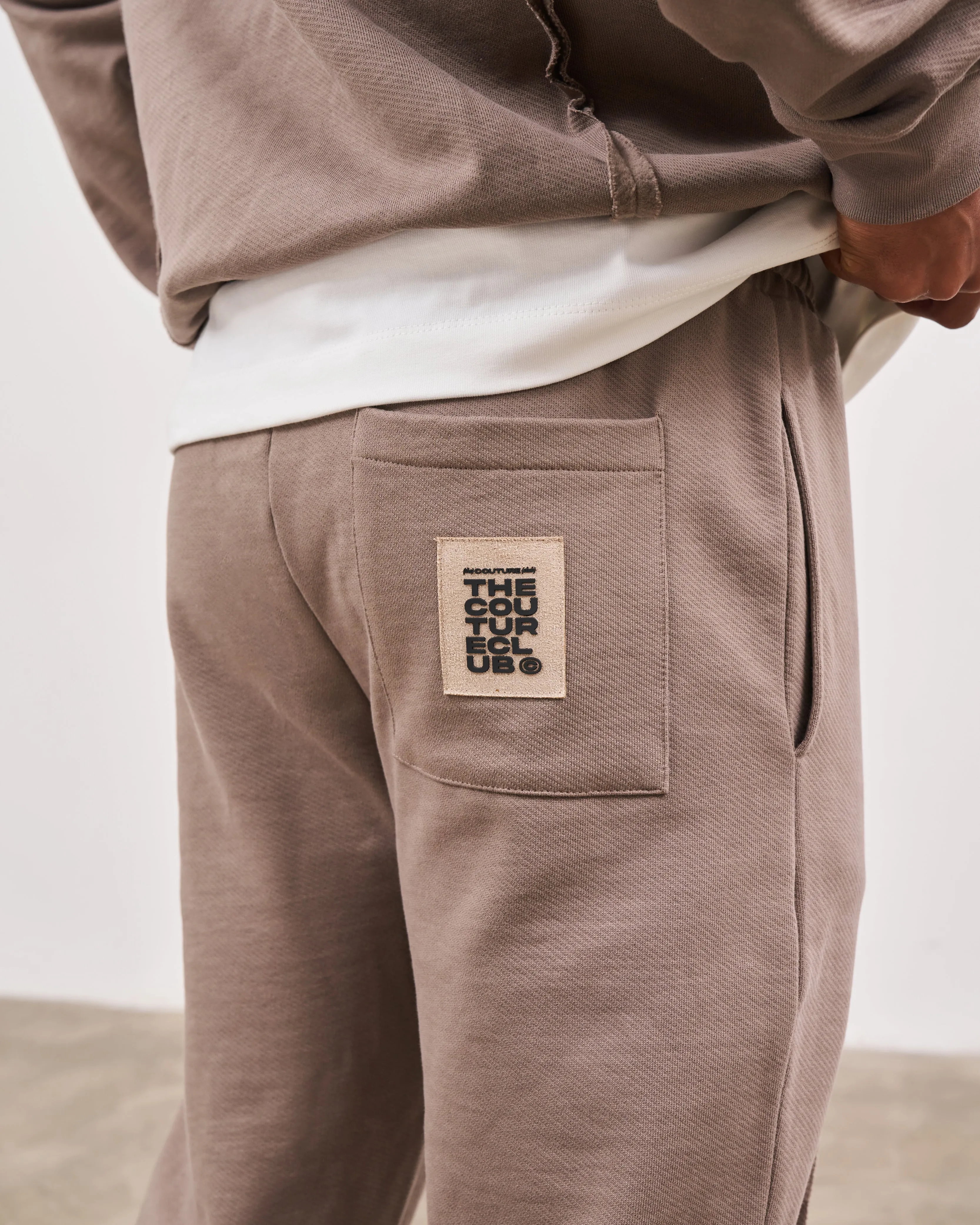 RAW SEAM STRAIGHT LEG JOGGERS - COFFEE