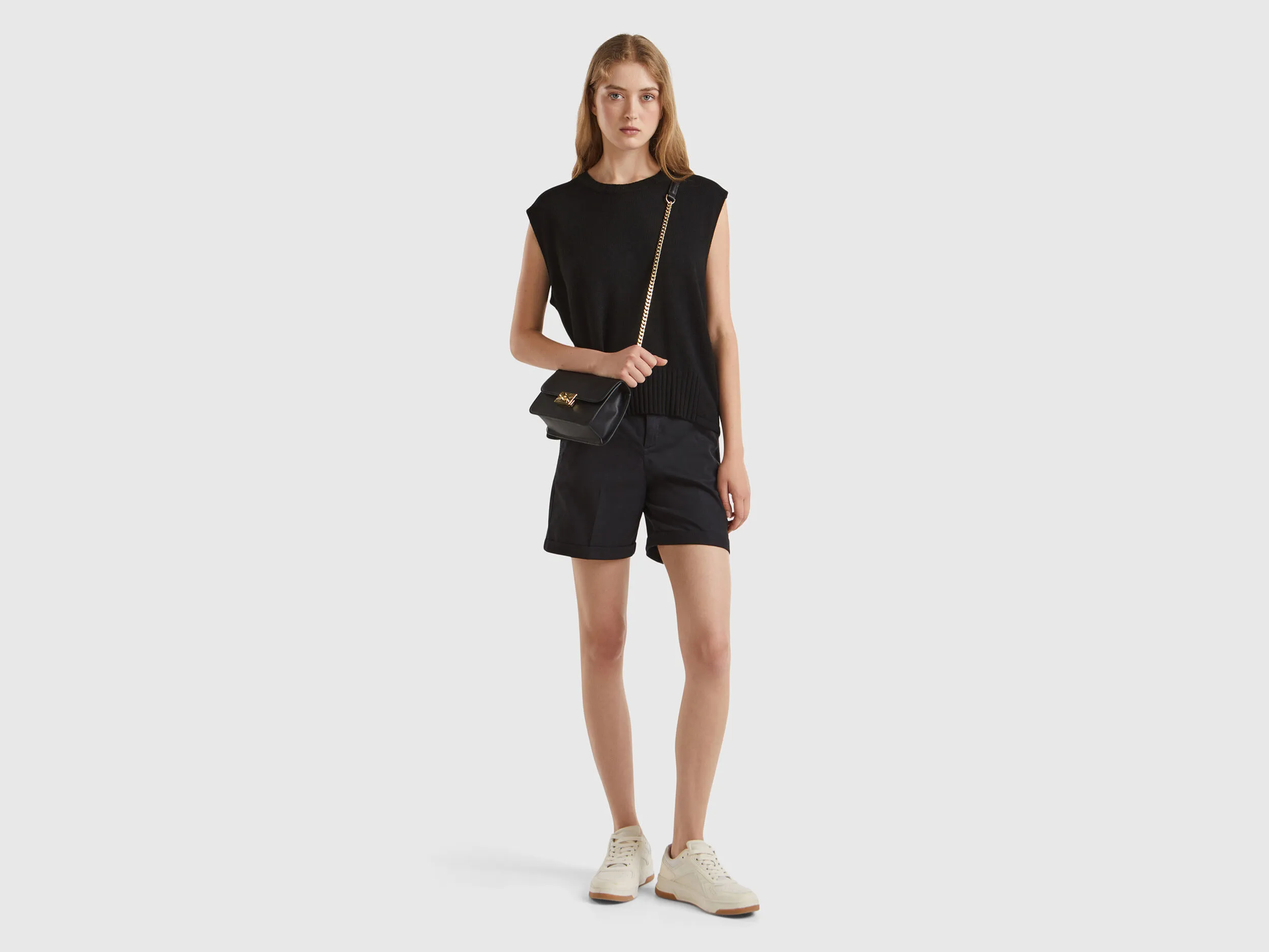 Vest in wool and viscose blend - Black | Benetton