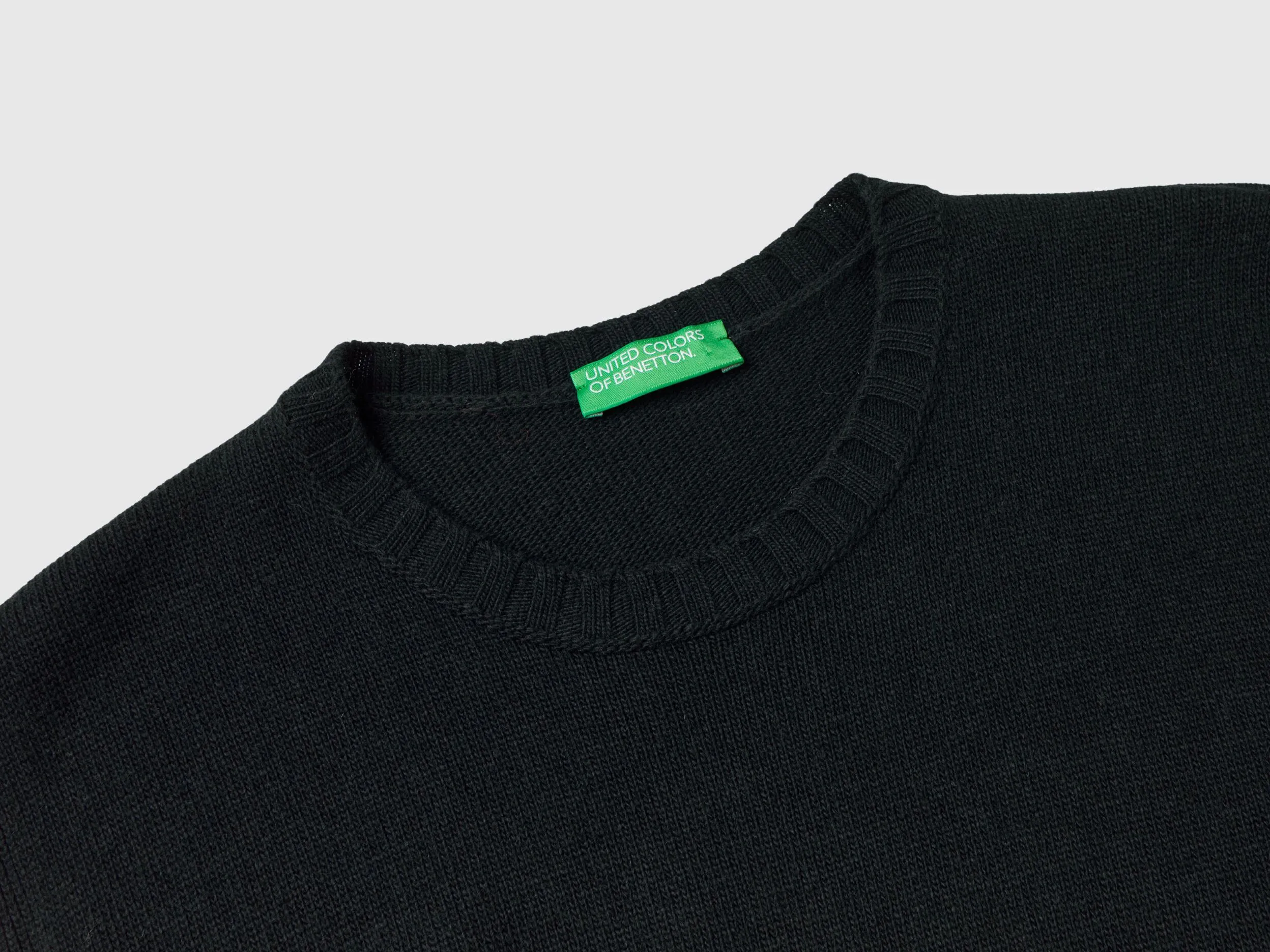 Vest in wool and viscose blend - Black | Benetton