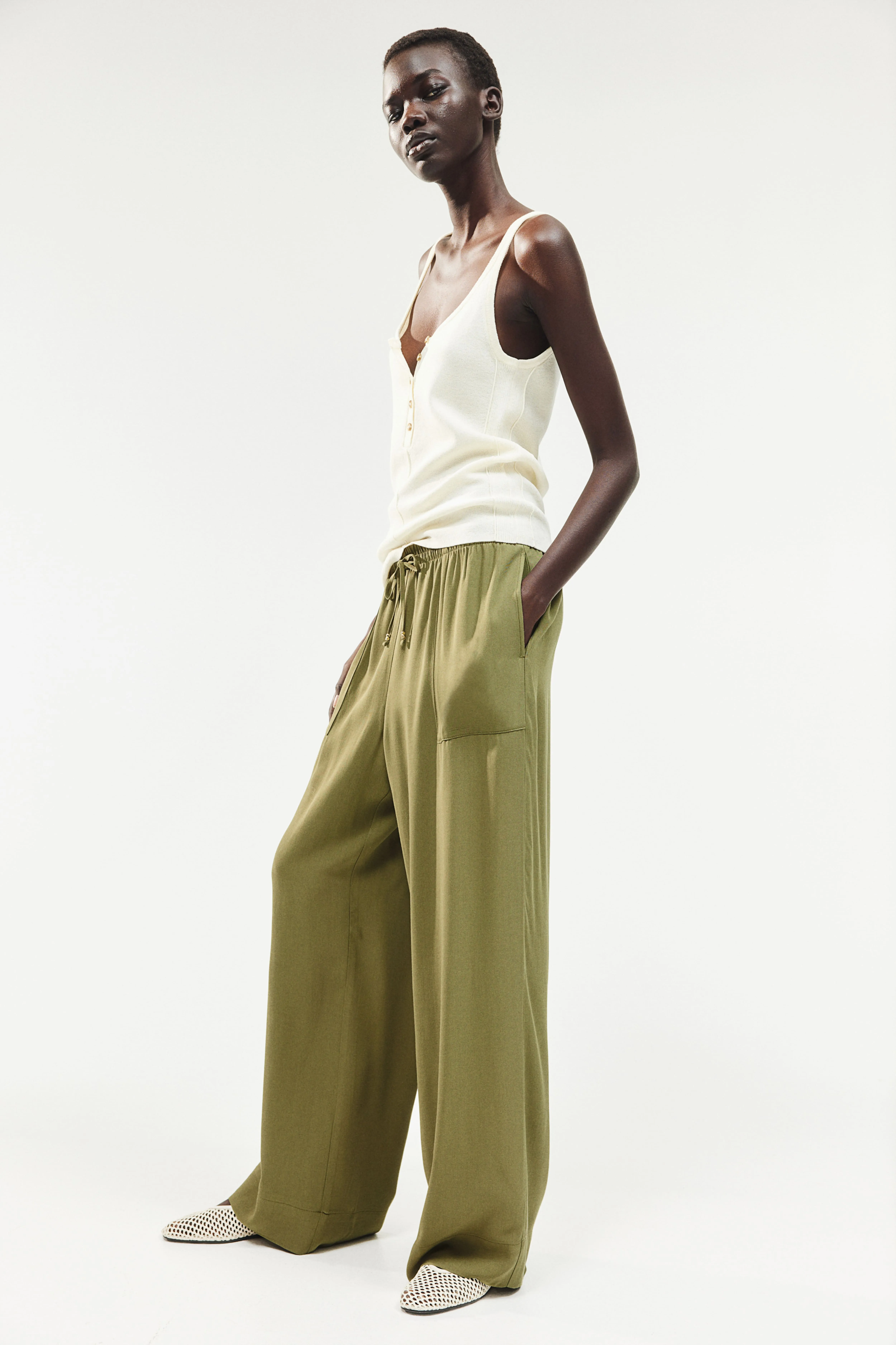 Viscose drawstring trousers - High waist - Long - Dark khaki green - Ladies | H&M GB